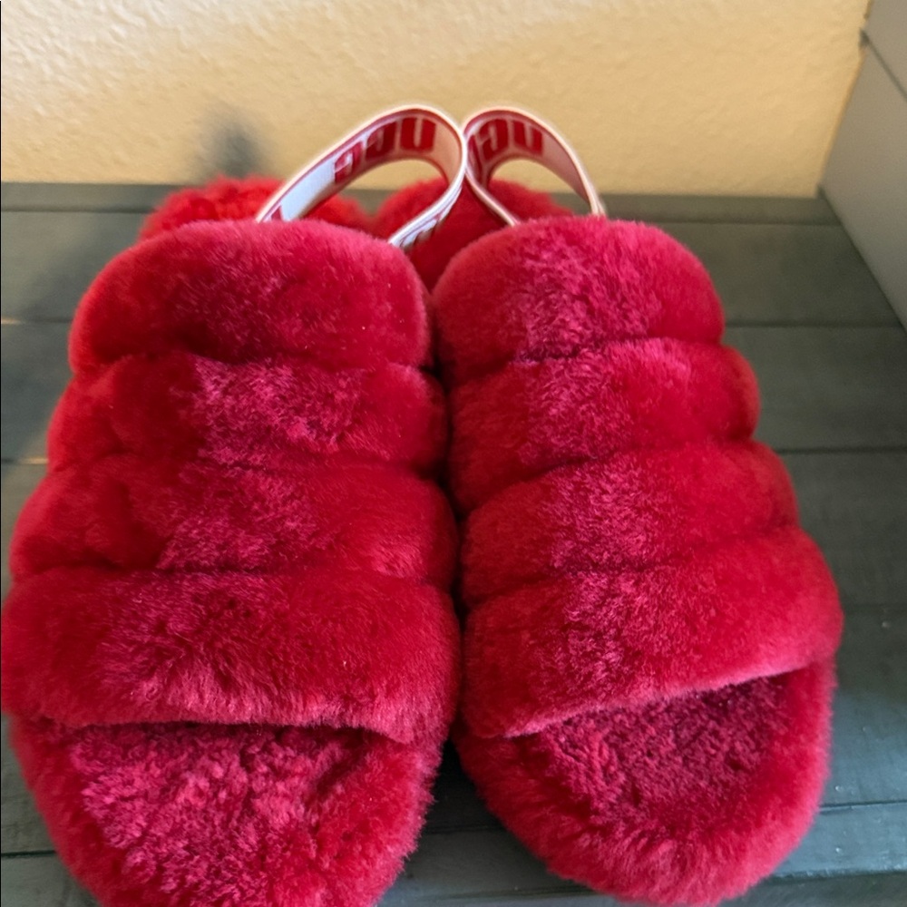 UGG Women's Red Fluff Yeah Slippers size 6